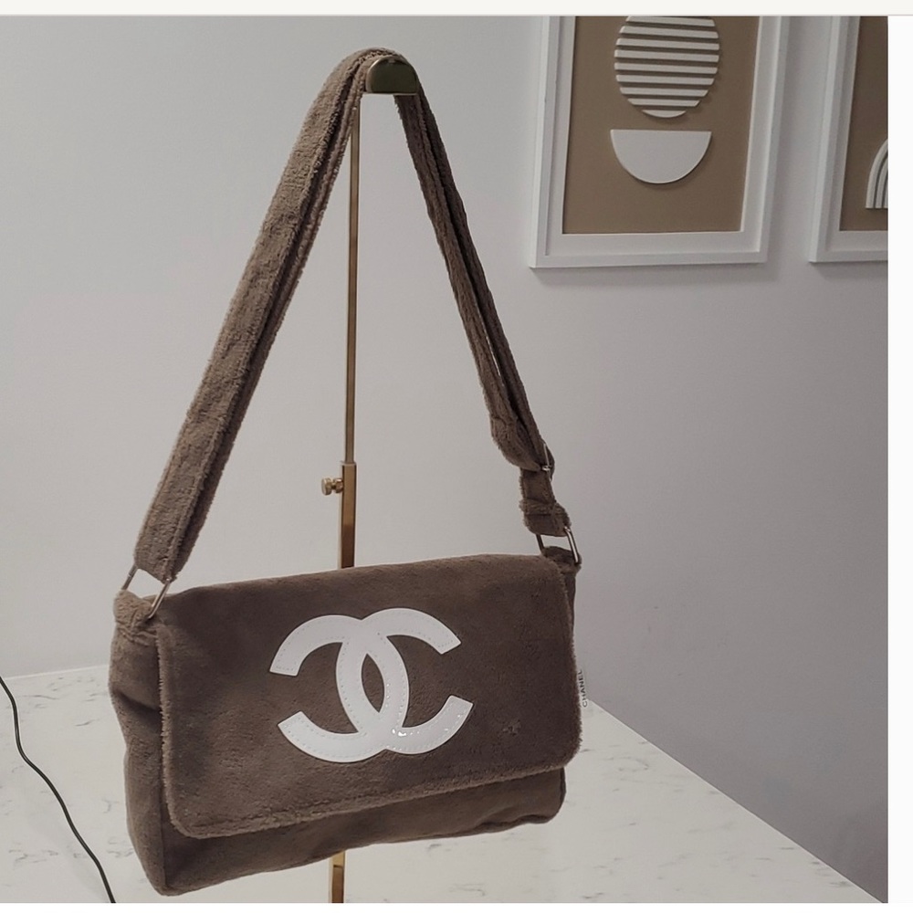Chanel hand bag 100% authentic